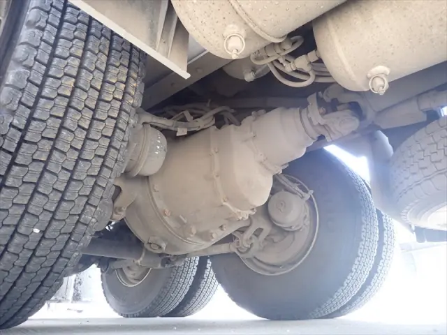 いすゞ ギガ 2PG-CXZ77CT(6x4)の写真24