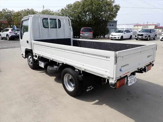 いすゞ エルフ TRG-NHR85A(2WD)の写真4
