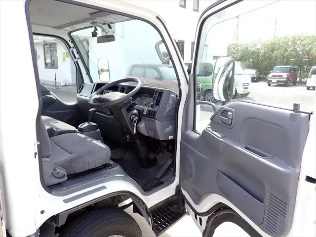 いすゞ エルフ TRG-NHR85A(2WD)の写真7