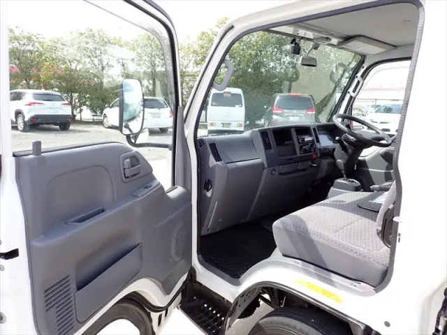 いすゞ エルフ TRG-NHR85A(2WD)の写真8