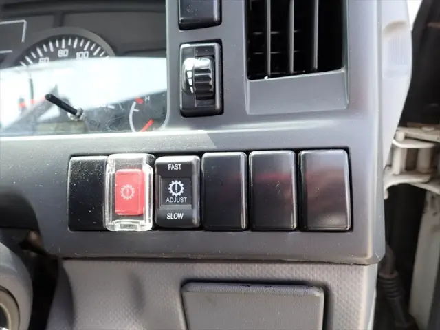 いすゞ エルフ TRG-NHR85A(2WD)の写真10