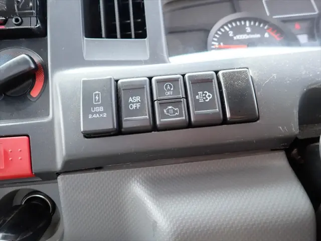 いすゞ エルフ TRG-NHR85A(2WD)の写真11