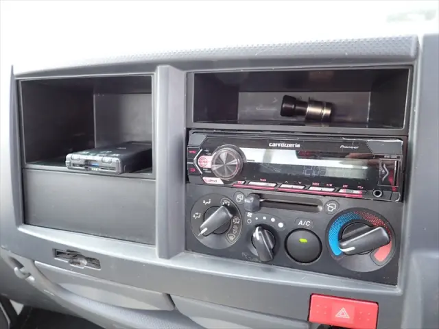 いすゞ エルフ TRG-NHR85A(2WD)の写真12