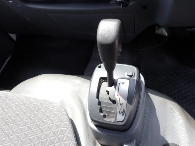 いすゞ エルフ TRG-NHR85A(2WD)の写真15