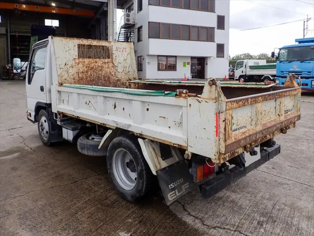 いすゞ エルフ TPG-NKR85AD(2WD)の写真4