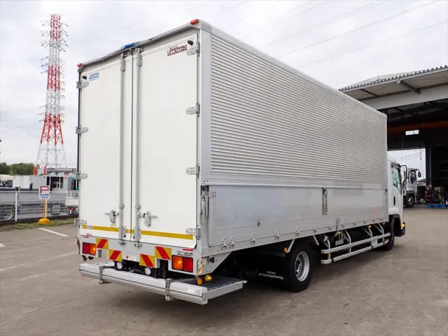 いすゞ フォワード 2RG-FRR90S2(2WD)の写真2