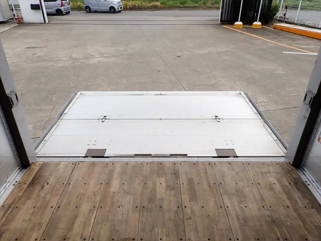 いすゞ フォワード 2RG-FRR90S2(2WD)の写真8