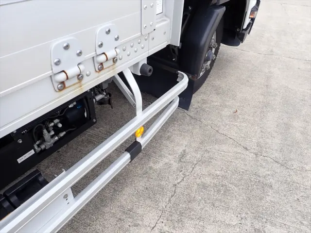 いすゞ フォワード 2RG-FRR90S2(2WD)の写真18