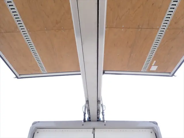 いすゞ フォワード 2RG-FRR90S2(2WD)の写真28