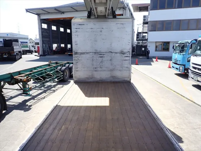 いすゞ フォワード 2RG-FRR90T2(2WD)の写真9
