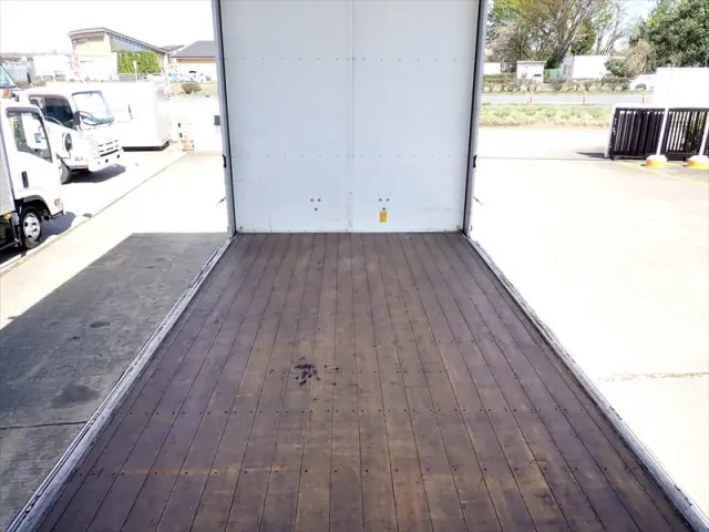 いすゞ フォワード 2RG-FRR90T2(2WD)の写真11