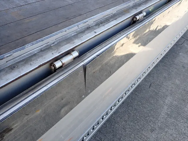 いすゞ フォワード 2RG-FRR90T2(2WD)の写真16