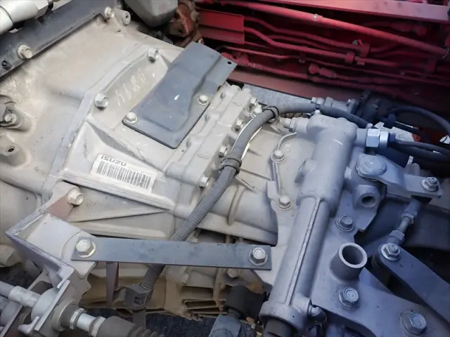 いすゞ フォワード 2RG-FRR90T2(2WD)の写真32