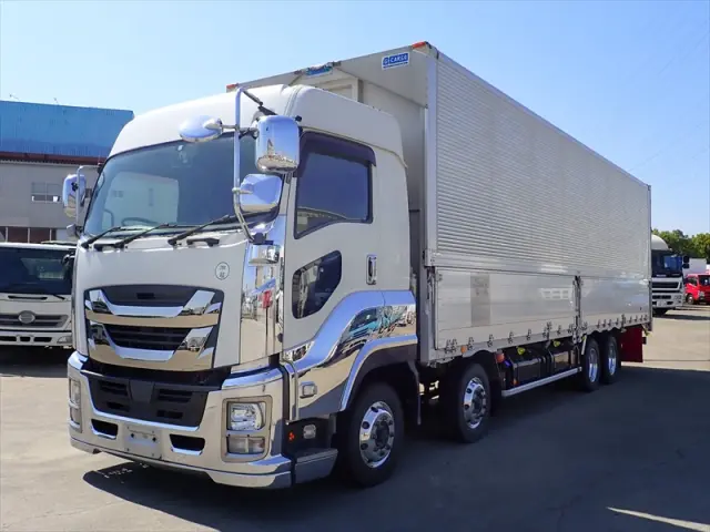 いすゞ ギガ QPG-CYJ77B(8x4)の写真1