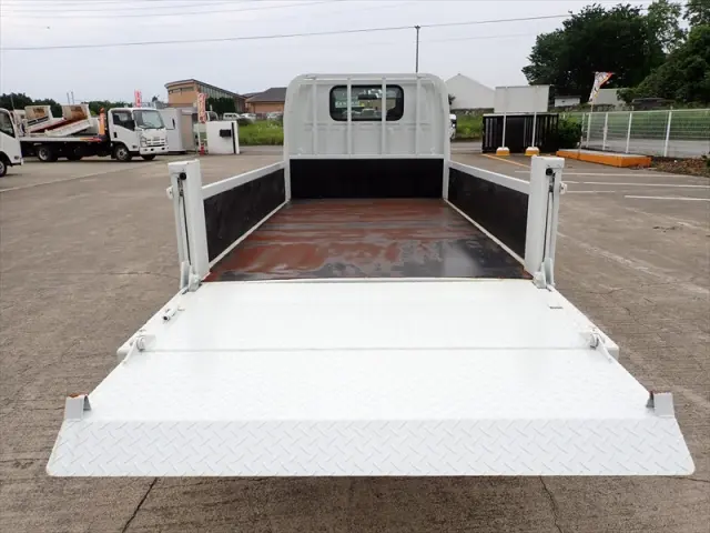 いすゞ エルフ TKG-NJR85AN(2WD)の写真6