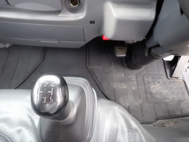 いすゞ エルフ TKG-NJR85AN(2WD)の写真40