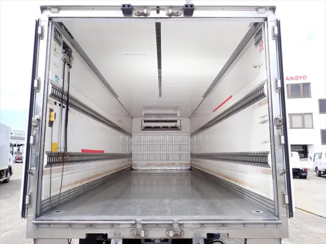 いすゞ フォワード 2PG-FTR90V2(2WD)の写真7