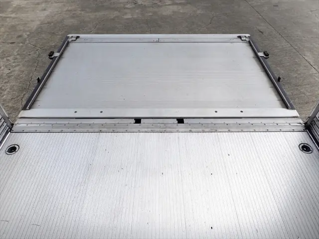 いすゞ フォワード 2PG-FTR90V2(2WD)の写真9