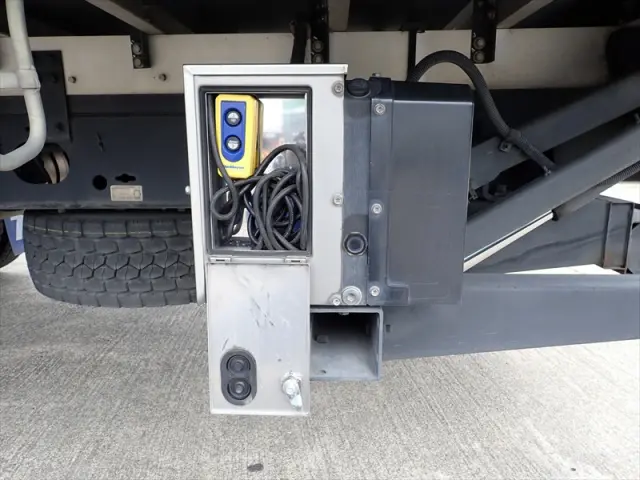 いすゞ フォワード 2PG-FTR90V2(2WD)の写真16