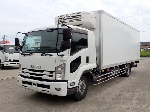 いすゞ フォワード 2PG-FTR90V2(2WD)の写真1