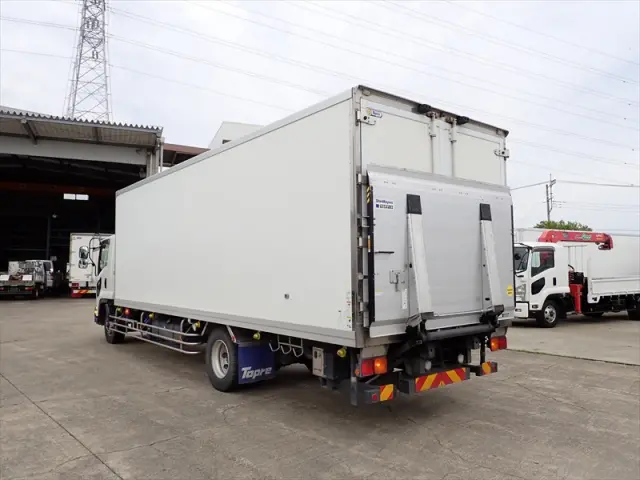 いすゞ フォワード 2PG-FTR90V2(2WD)の写真4