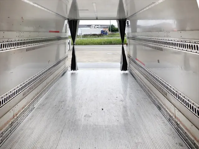 いすゞ フォワード 2PG-FTR90V2(2WD)の写真10