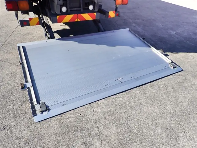 いすゞ フォワード 2PG-FTR90V2(2WD)の写真5