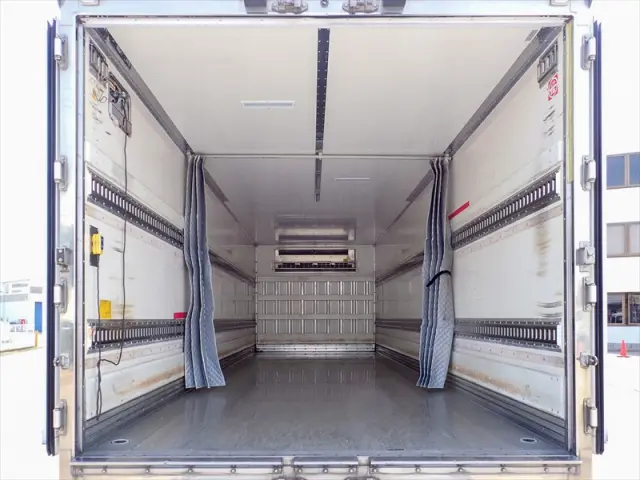 いすゞ フォワード 2PG-FTR90V2(2WD)の写真9