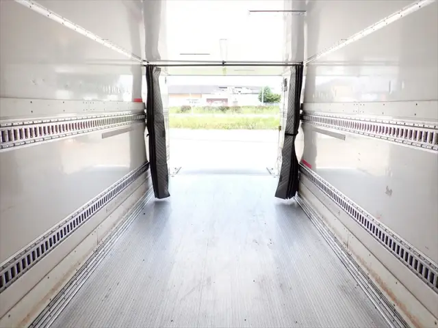 いすゞ フォワード 2PG-FTR90V2(2WD)の写真11