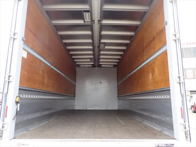 いすゞ フォワード 2RG-FRR90S2(2WD)の写真6