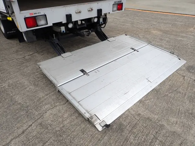 いすゞ フォワード 2RG-FRR90S2(2WD)の写真8