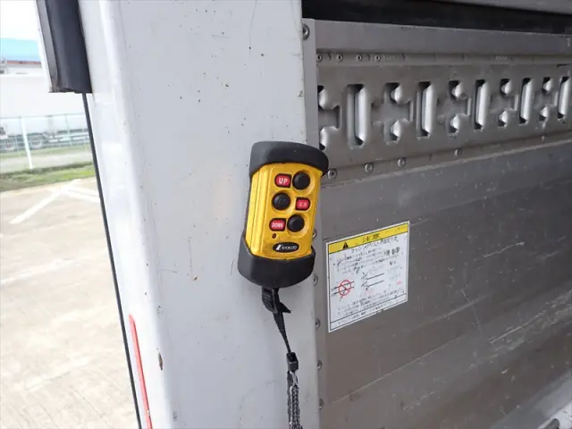 いすゞ フォワード 2RG-FRR90S2(2WD)の写真9