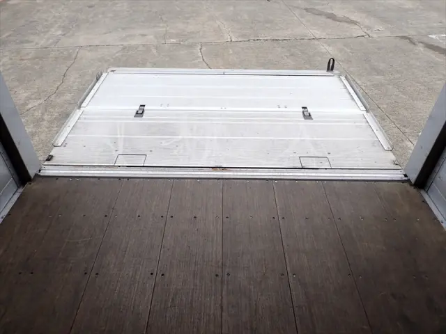 いすゞ フォワード 2RG-FRR90S2(2WD)の写真10