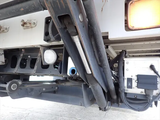 いすゞ フォワード 2RG-FRR90S2(2WD)の写真11