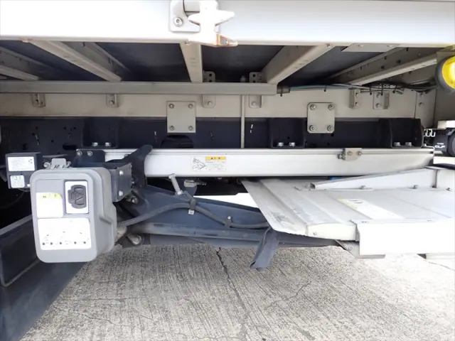 いすゞ フォワード 2RG-FRR90S2(2WD)の写真15