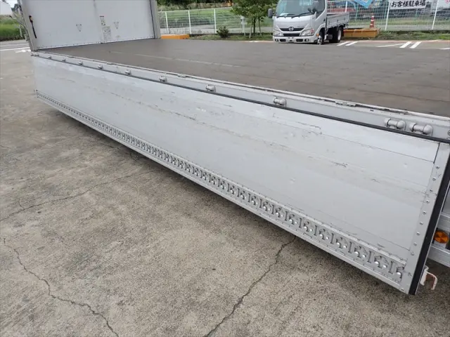 いすゞ フォワード 2RG-FRR90S2(2WD)の写真22