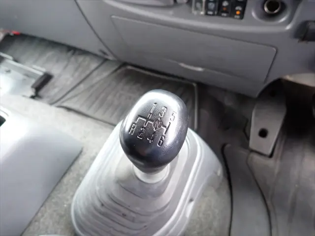 いすゞ フォワード 2RG-FRR90S2(2WD)の写真37