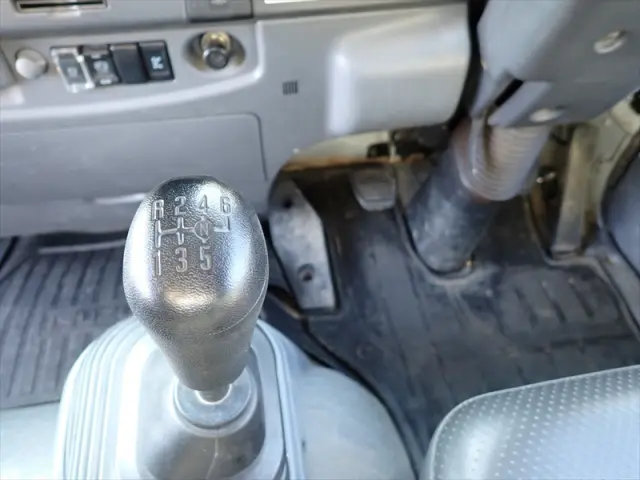 いすゞ フォワード 2RG-FRR90S1(2WD)の写真44
