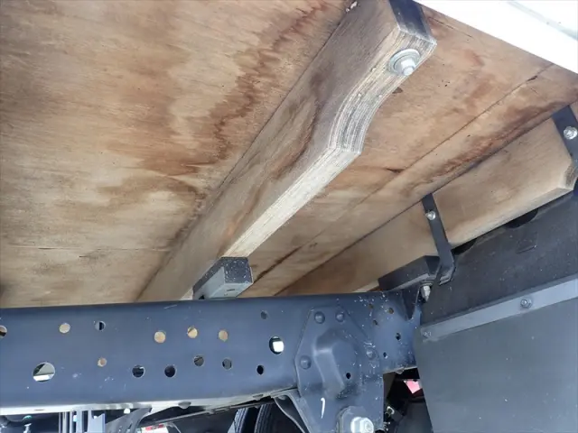 いすゞ エルフ 2RG-NJS88A(4WD)の写真8