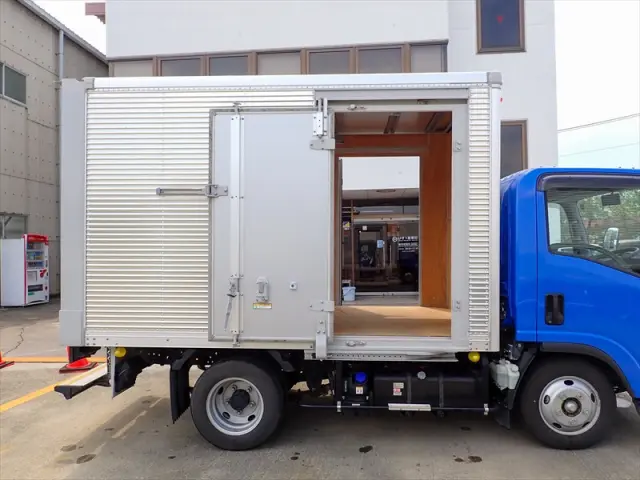 いすゞ エルフ 2RG-NMR88AN(2WD)の写真8