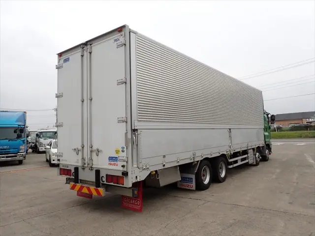 いすゞ ギガ QKG-CYJ77B(8x4)の写真2