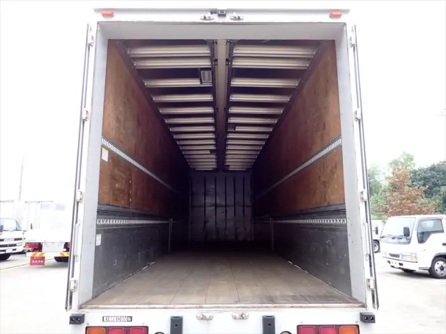 いすゞ ギガ QKG-CYJ77B(8x4)の写真6