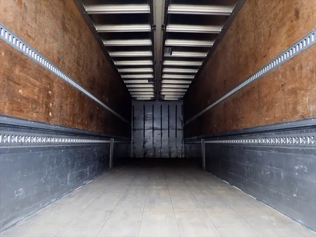 いすゞ ギガ QKG-CYJ77B(8x4)の写真7