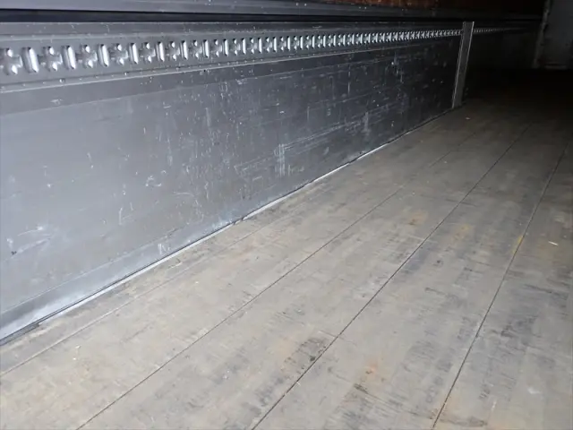 いすゞ ギガ QKG-CYJ77B(8x4)の写真9