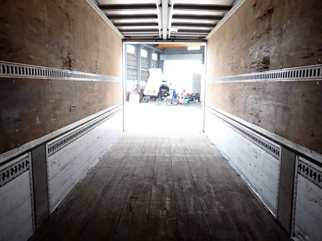 いすゞ ギガ QKG-CYJ77B(8x4)の写真12