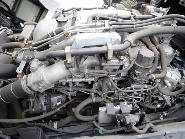 いすゞ ギガ QKG-CYJ77B(8x4)の写真30