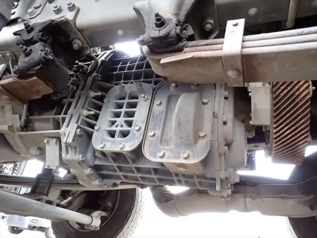 いすゞ ギガ QKG-CYJ77B(8x4)の写真36