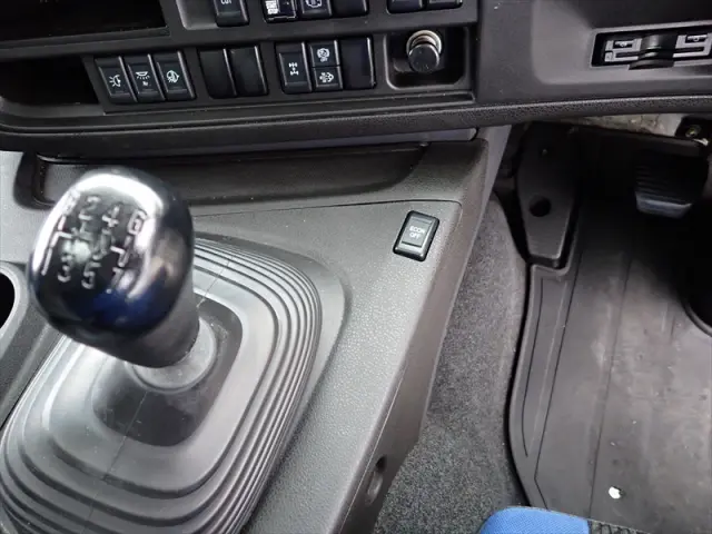 いすゞ ギガ QKG-CYJ77B(8x4)の写真42