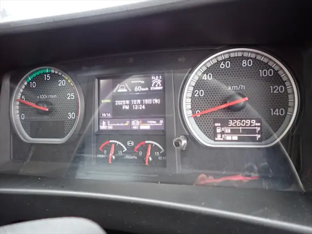 いすゞ ギガ QKG-CYJ77B(8x4)の写真43