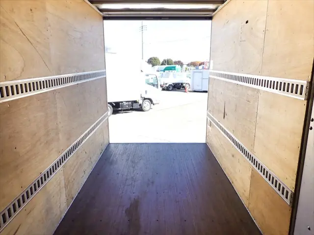 いすゞ エルフ 2RG-NLR88AN(2WD)の写真7